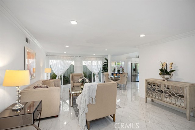 Detail Gallery Image 16 of 42 For 7152 Sunlight Dr, Huntington Beach,  CA 92647 - 5 Beds | 4 Baths