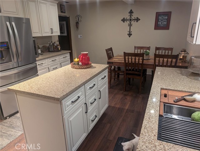 Detail Gallery Image 3 of 13 For 815 E Magnolia, Burbank,  CA 91501 - 4 Beds | 2 Baths