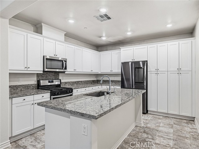 Detail Gallery Image 18 of 44 For 11254 Fisherman, Victorville,  CA 92392 - 5 Beds | 3 Baths