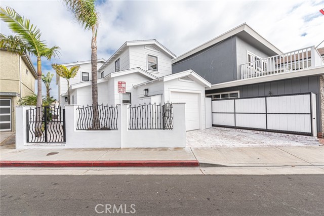 Detail Gallery Image 23 of 41 For 3717 Channel Pl, Newport Beach,  CA 92663 - 4 Beds | 2/1 Baths