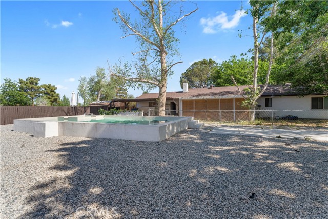 10004 E Avenue S10, Littlerock CA: https://media.crmls.org/medias/d6c8592b-075c-46eb-9084-96d94303e301.jpg