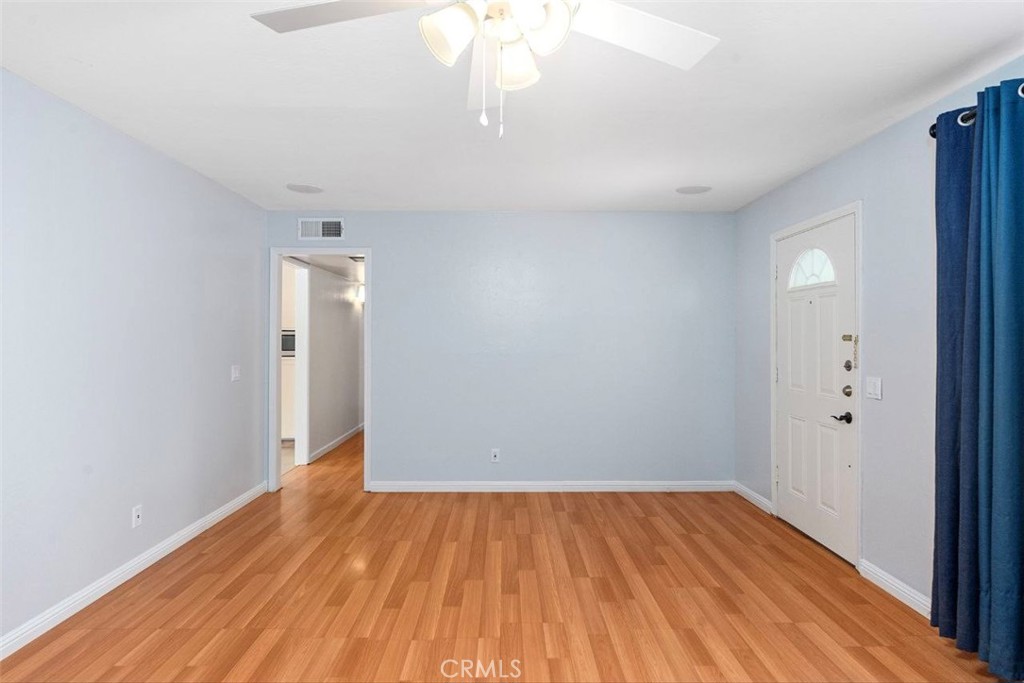 https://media.crmls.org/medias/d6c88330-836a-4341-b1fd-5ded026f6f63.jpg?preset=X-Large