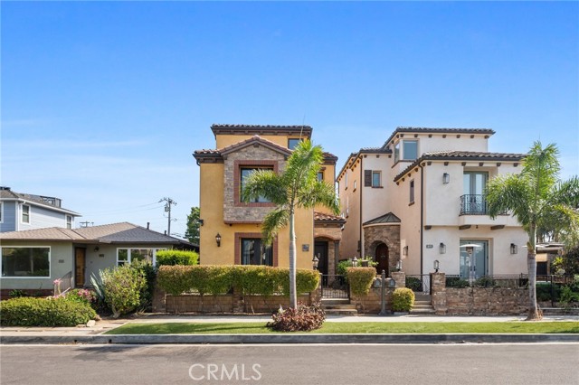 212 Baltimore Avenue, Huntington Beach CA: https://media.crmls.org/medias/d6c896b4-1168-4b52-a021-f132485f21bc.jpg