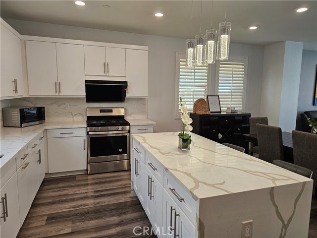 Detail Gallery Image 7 of 14 For 524 S Harbor Blvd, Santa Ana,  CA 92704 - 4 Beds | 3/1 Baths