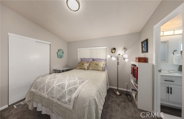 5001 W Florida Avenue, Hemet CA: https://media.crmls.org/medias/d6c956bc-21e4-46e8-9bb6-7b1f6f6f7375.jpg