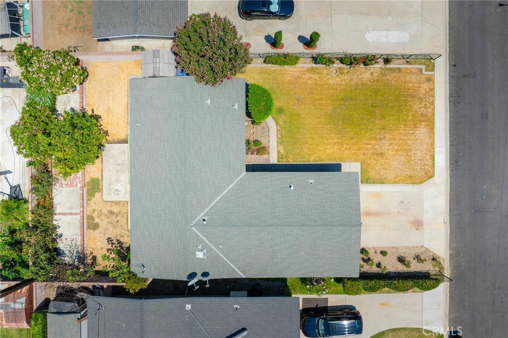https://media.crmls.org/medias/d6ca714c-dc6b-468c-8dbc-c210386cdd3c.jpg?preset=X-Large
