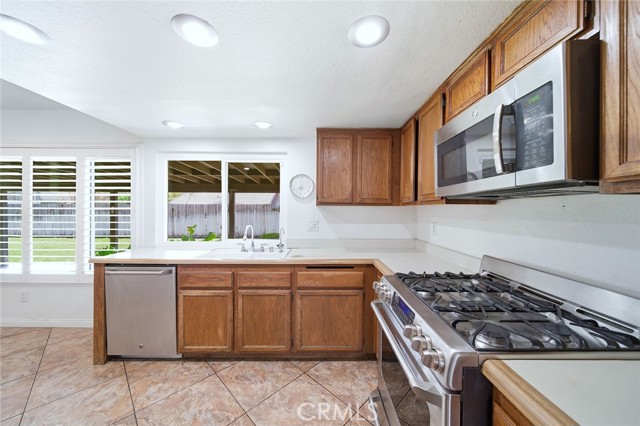 Detail Gallery Image 12 of 38 For 1080 Brentwood, Rialto,  CA 92376 - 3 Beds | 2 Baths