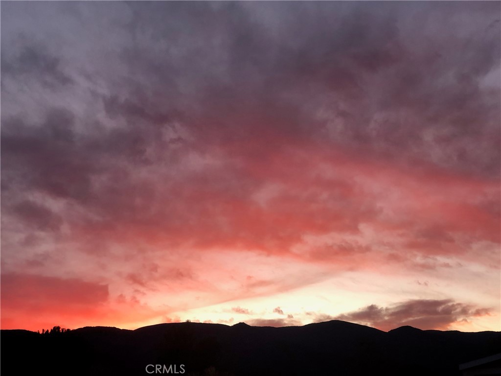 https://media.crmls.org/medias/d6cae317-d433-4269-8f1e-669f3bef012b.jpg?preset=X-Large