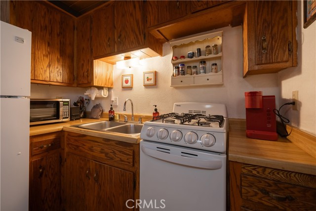 Detail Gallery Image 10 of 20 For 42554 Cedar Ave, Big Bear Lake,  CA 92315 - 2 Beds | 1 Baths