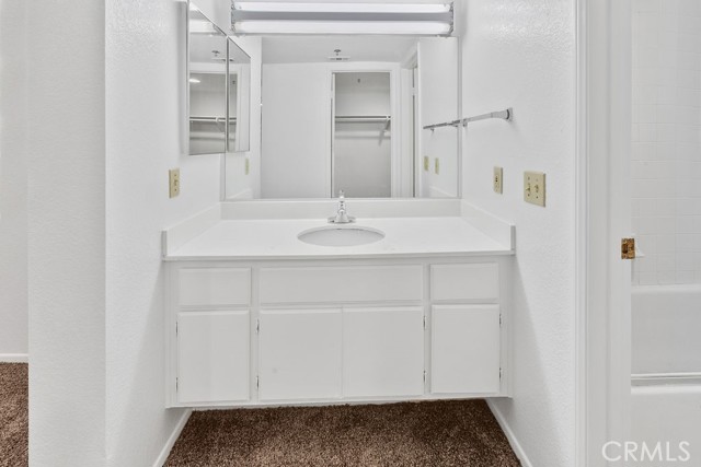 Detail Gallery Image 9 of 17 For 675 Oak Run #203,  Oak Park,  CA 91377 - 2 Beds | 2 Baths