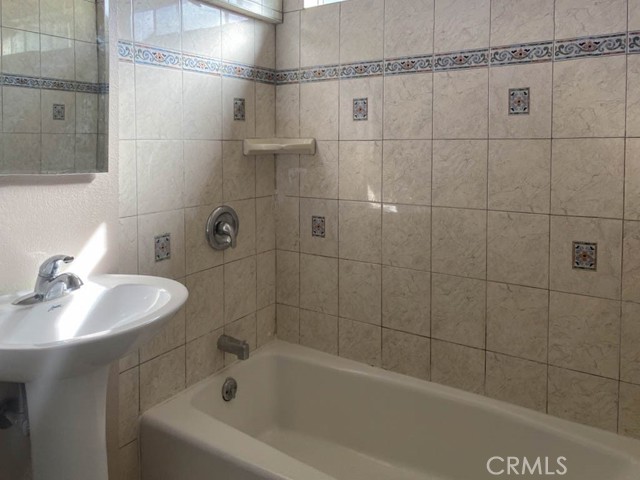 Detail Gallery Image 16 of 36 For 1428 E 59th St, Long Beach,  CA 90805 - – Beds | – Baths