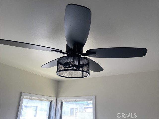 10813 Flallon Avenue, Santa Fe Springs CA: https://media.crmls.org/medias/d6cc02ff-a04c-4be1-baa3-390640eb35a9.jpg