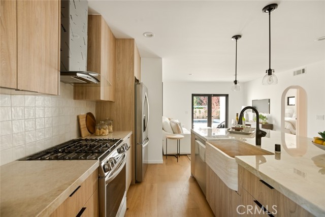Detail Gallery Image 11 of 37 For 6652 Hough St, Los Angeles,  CA 90042 - 3 Beds | 3 Baths