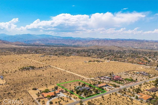 9124 Joshua Lane, Yucca Valley CA: https://media.crmls.org/medias/d6cd2766-88b6-4c33-a123-d69a9a6eef46.jpg