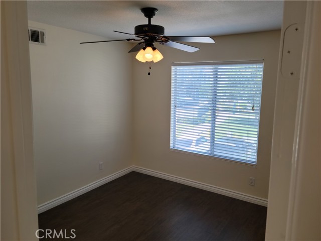 Detail Gallery Image 19 of 37 For 682 Azure Ln #1,  Corona,  CA 92879 - 3 Beds | 2 Baths
