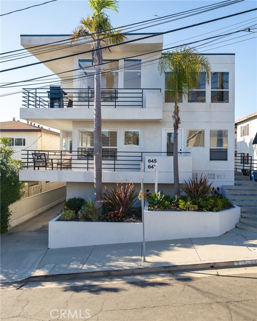 645 1st Place, Hermosa Beach, California 90254, 3 Bedrooms Bedrooms, ,2 BathroomsBathrooms,Residential,Sold,1st,SB23133181