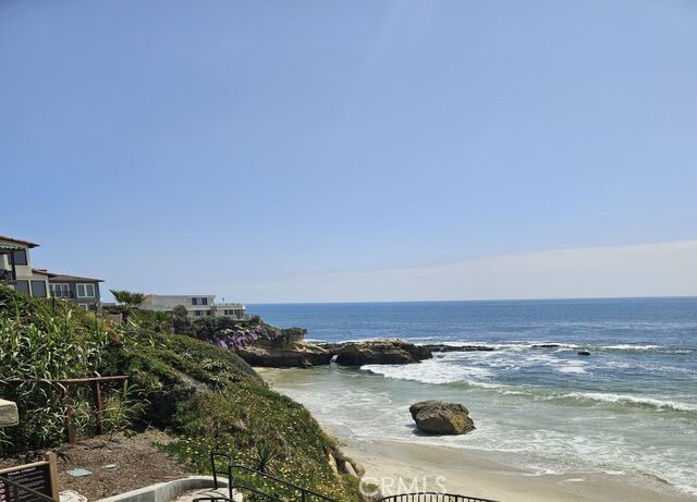 Detail Gallery Image 7 of 30 For 355 Pearl Street, Laguna Beach,  CA 92651 - 3 Beds | 3 Baths