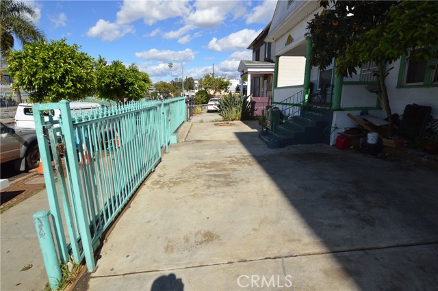 Detail Gallery Image 5 of 33 For 1324 Magnolia Ave, Los Angeles,  CA 90006 - – Beds | – Baths