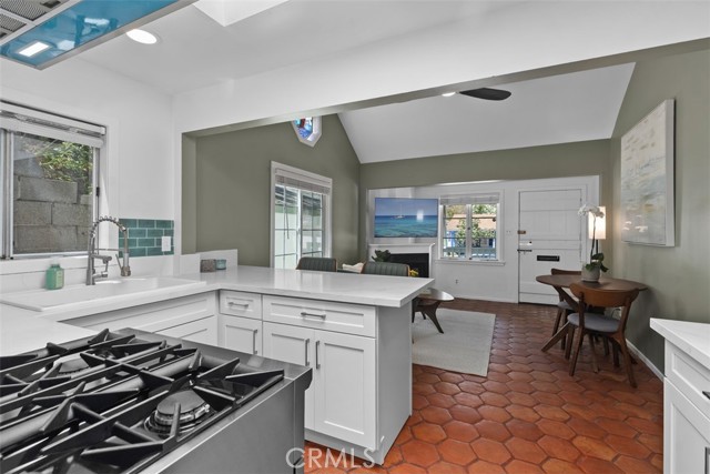 Detail Gallery Image 10 of 30 For 1595 Arroyo Drive, Laguna Beach,  CA 92651 - 2 Beds | 1 Baths