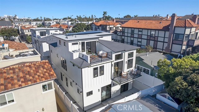 519 Irena Avenue, Redondo Beach, California 90277, 5 Bedrooms Bedrooms, ,5 BathroomsBathrooms,Residential,Sold,Irena,SB22212312