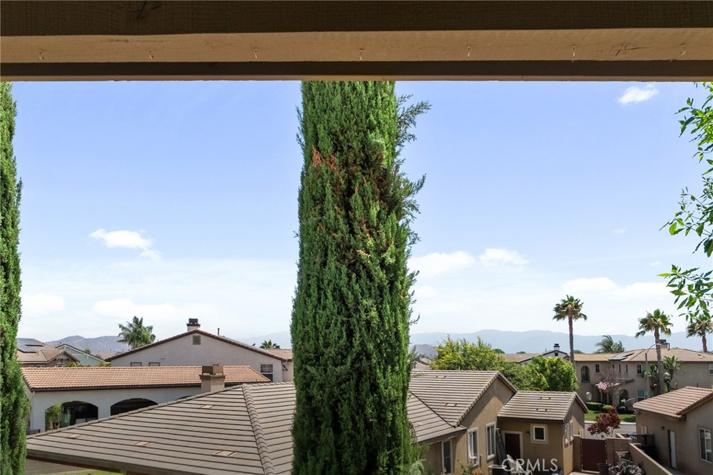 https://media.crmls.org/medias/d6cf4622-d1ce-41cd-8eca-889269cea966.jpg?preset=X-Large