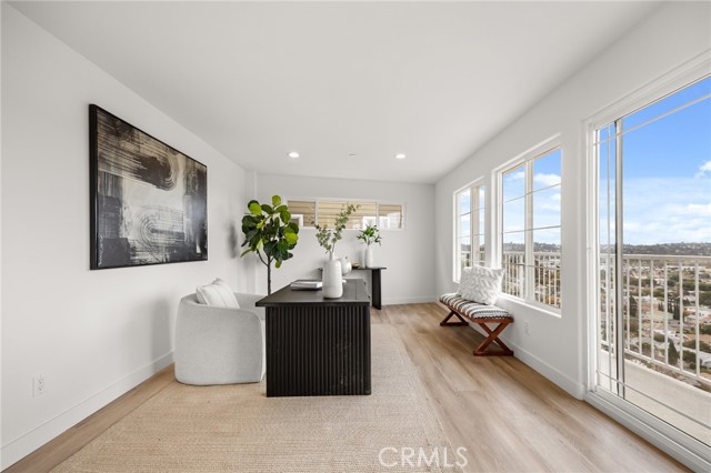 Detail Gallery Image 12 of 32 For 2391 Yorkshire Dr, Los Angeles,  CA 90065 - 3 Beds | 2/1 Baths