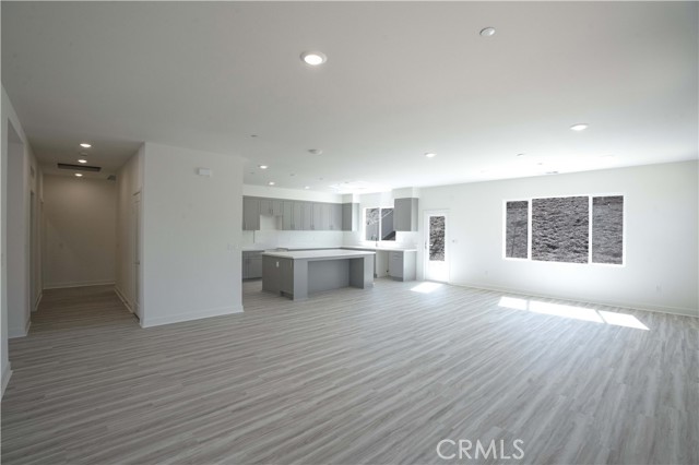 Detail Gallery Image 9 of 15 For 17127 Kent St, Hesperia,  CA 92345 - 3 Beds | 2/1 Baths