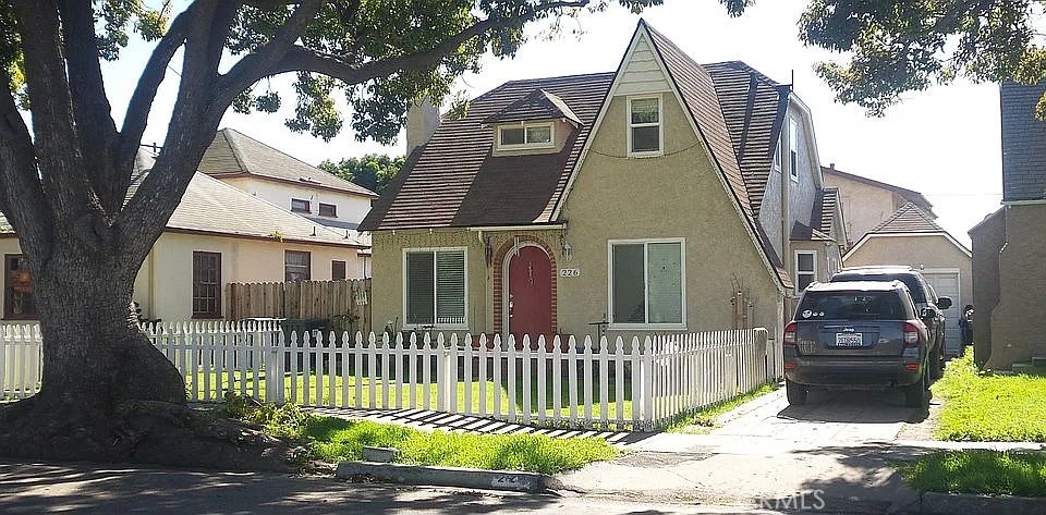 226 E Tunnell