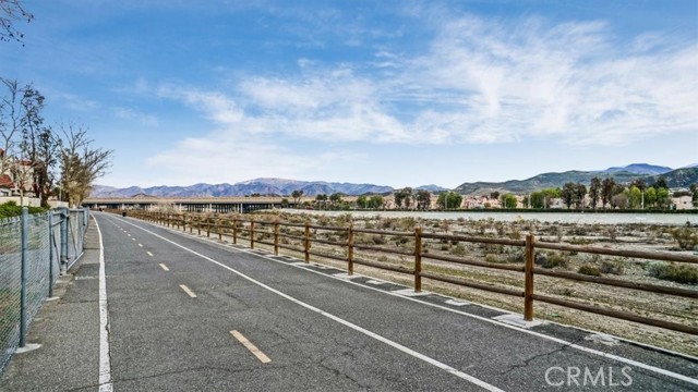 Detail Gallery Image 18 of 21 For 27617 Nugget Drive #1,  Canyon Country,  CA 91387 - 3 Beds | 3 Baths