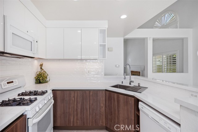 15 Havre Court, Lake Forest CA: https://media.crmls.org/medias/d6d276a3-0fa4-420f-8fdb-3b0eecfbaadc.jpg