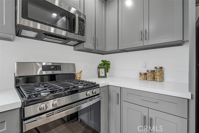 433 N Buena Vista Street, Burbank CA: https://media.crmls.org/medias/d6d2fc77-c563-40ba-bc67-44068c105b38.jpg