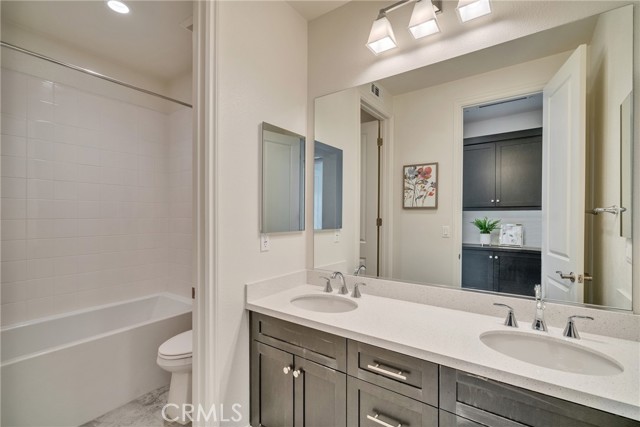 5437 Heritage Oak Drive, Lake Forest CA: https://media.crmls.org/medias/d6d3215d-f17c-40f0-b9e0-43dcacede4e5.jpg