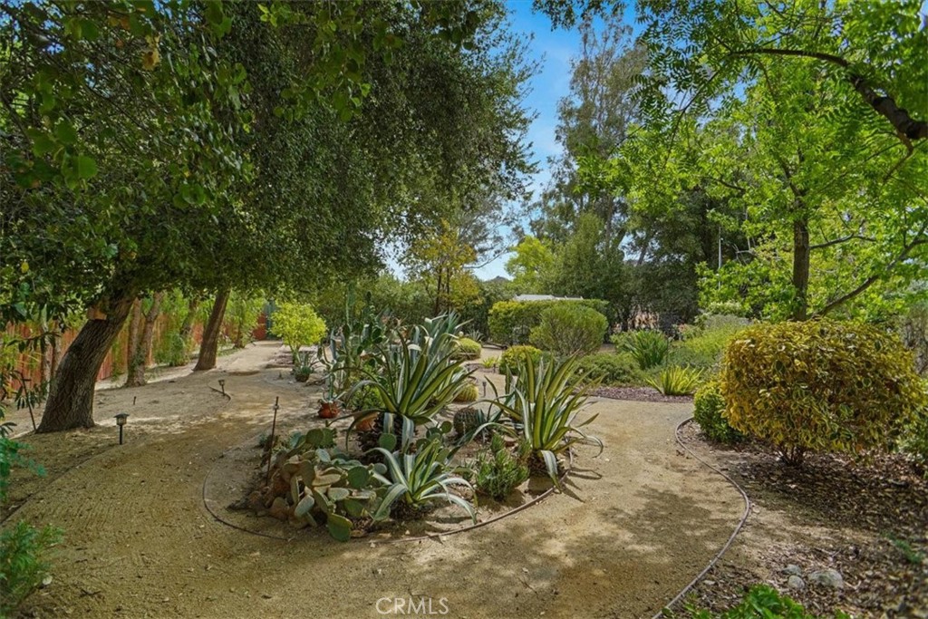 https://media.crmls.org/medias/d6d359dc-18be-4df2-a3e6-e987741d06e4.jpg?preset=X-Large