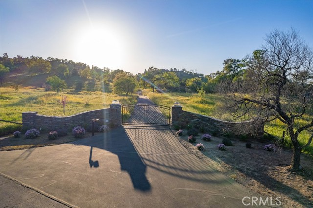 Detail Gallery Image 5 of 75 For 16115 Deer Path, Clovis,  CA 93619 - 5 Beds | 3/1 Baths