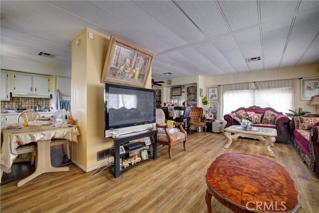 3700 Buchanan Street, Riverside CA: https://media.crmls.org/medias/d6d3c4be-62f5-4e07-bdeb-57ce5250fb8a.jpg