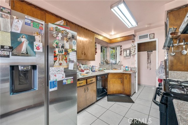 3261 Viola Drive, Riverside CA: https://media.crmls.org/medias/d6d3fa1f-a1b8-4ea4-a0db-f89213a0a5a1.jpg
