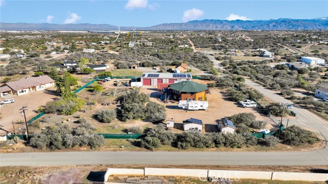 Detail Gallery Image 4 of 40 For 10328 El Centro, Oak Hills,  CA 92344 - 5 Beds | 4 Baths