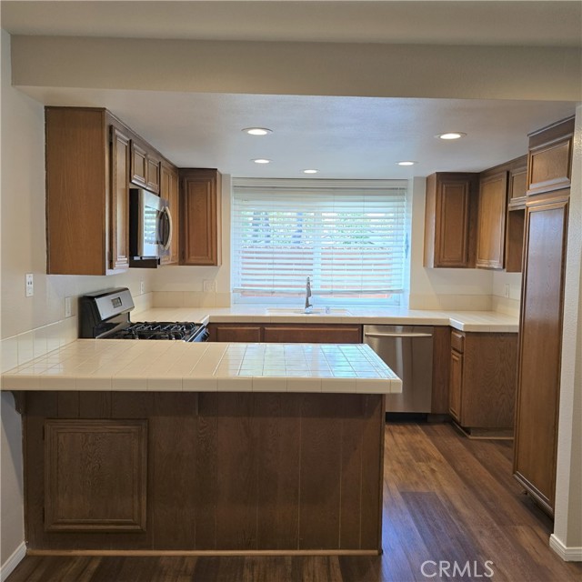 Detail Gallery Image 10 of 29 For 951 Inn Keeper Ln #D,  Corona,  CA 92881 - 3 Beds | 2/1 Baths