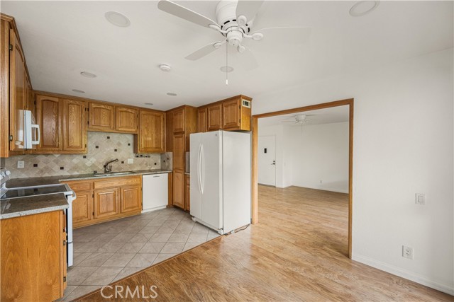 Image 6 of 37 For 21931 Rimhurst  117