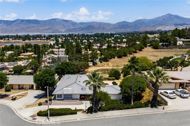 1517 Pamela Crest, Redlands CA: https://media.crmls.org/medias/d6d65e23-9b18-4f8c-ada5-36a4f98dc14e.jpg