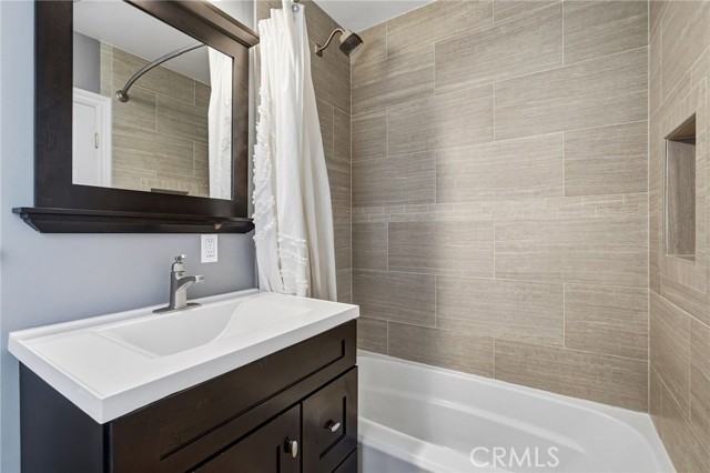 Detail Gallery Image 40 of 64 For 22301 Marilla St, Chatsworth,  CA 91311 - 4 Beds | 3 Baths