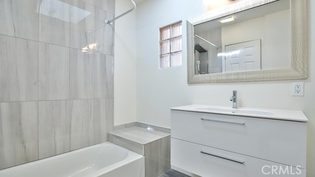 515 S Van Ness Avenue, Santa Ana CA: https://media.crmls.org/medias/d6d6b4d7-46fd-4260-a7f7-7a206eab9e70.jpg