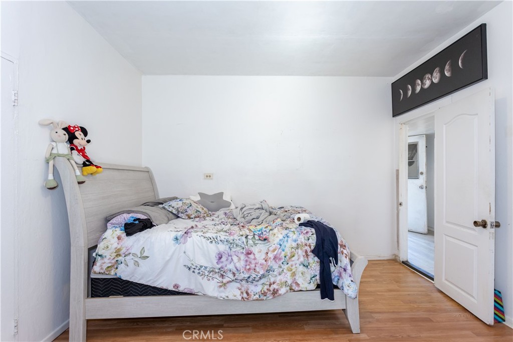 https://media.crmls.org/medias/d6d73f16-f549-49e0-b4b3-aa0e20361654.jpg?preset=X-Large