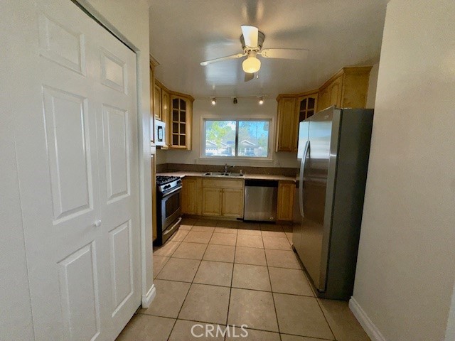 Detail Gallery Image 17 of 28 For 18648 Gledhill, Northridge,  CA 91324 - 4 Beds | 2 Baths