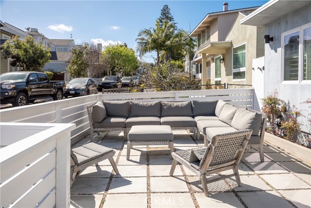 525 21st St, Manhattan Beach, California 90266, 3 Bedrooms Bedrooms, ,1 BathroomBathrooms,Residential,For Sale,21st St,SB25020966