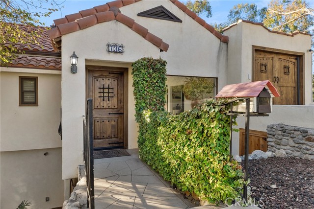 Detail Gallery Image 3 of 75 For 736 Luton Dr, Glendale,  CA 91206 - 3 Beds | 2 Baths