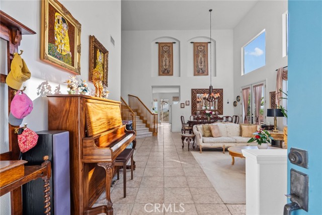 22440 Skylake Place, Saugus CA: https://media.crmls.org/medias/d6d8c07d-ecad-46c2-bea2-fd13619004af.jpg