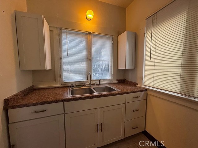 2726 5th Street, Riverside CA: https://media.crmls.org/medias/d6d9faff-c71b-4e31-908b-48c17cda90e2.jpg