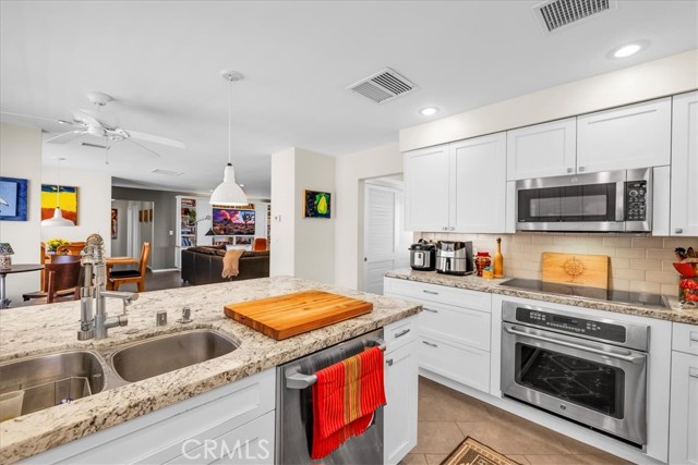 Detail Gallery Image 9 of 47 For 7880 Wesley Rd, Joshua Tree,  CA 92252 - 3 Beds | 2/1 Baths