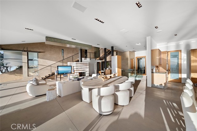 Detail Gallery Image 8 of 75 For 2665 Victoria Dr, Laguna Beach,  CA 92651 - 5 Beds | 4/2 Baths